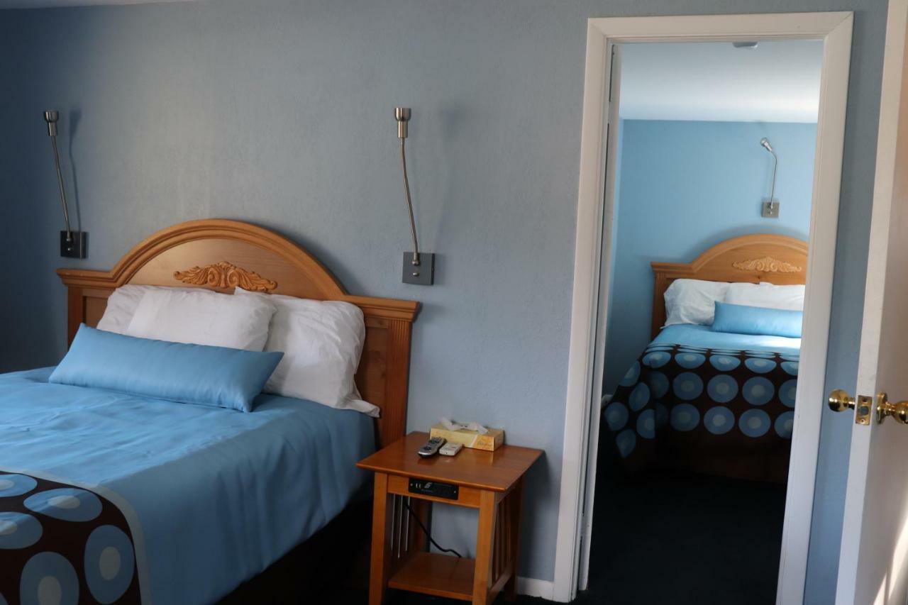 Hitching Post Country Motel Cornwall エクステリア 写真