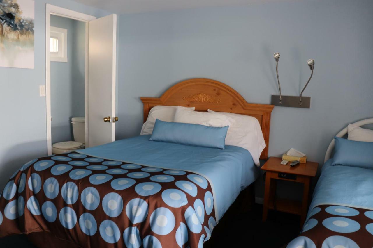 Hitching Post Country Motel Cornwall エクステリア 写真
