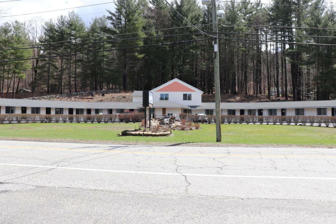 Hitching Post Country Motel Cornwall エクステリア 写真