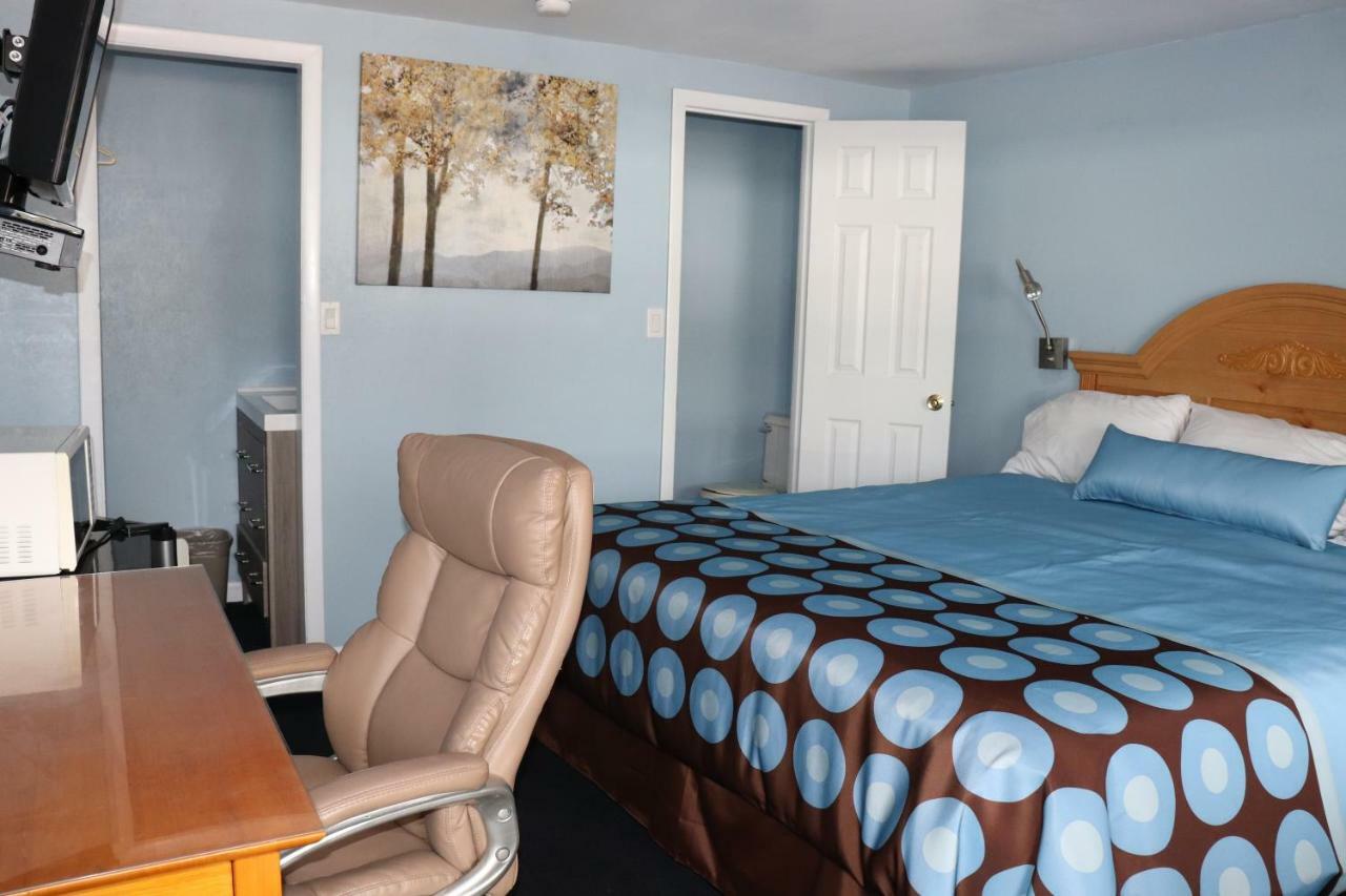 Hitching Post Country Motel Cornwall エクステリア 写真