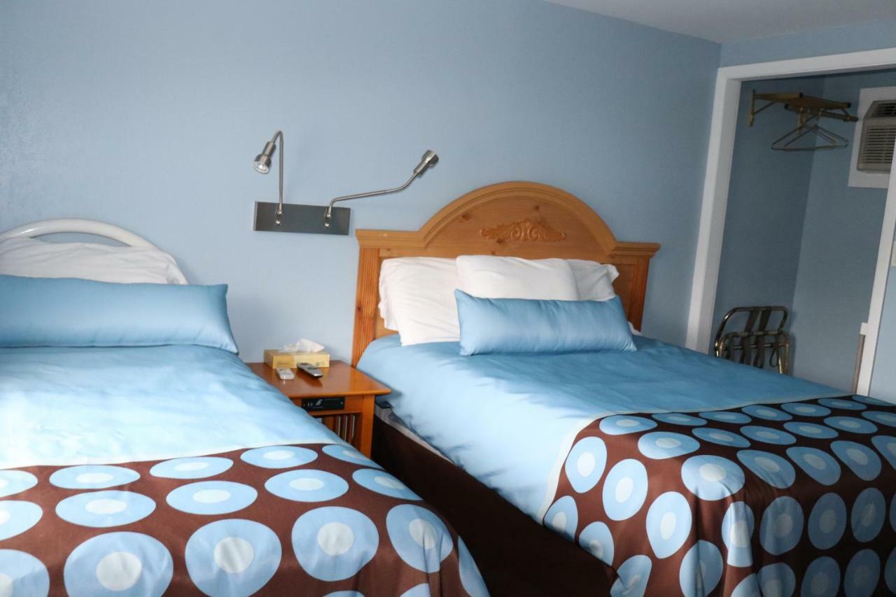 Hitching Post Country Motel Cornwall エクステリア 写真