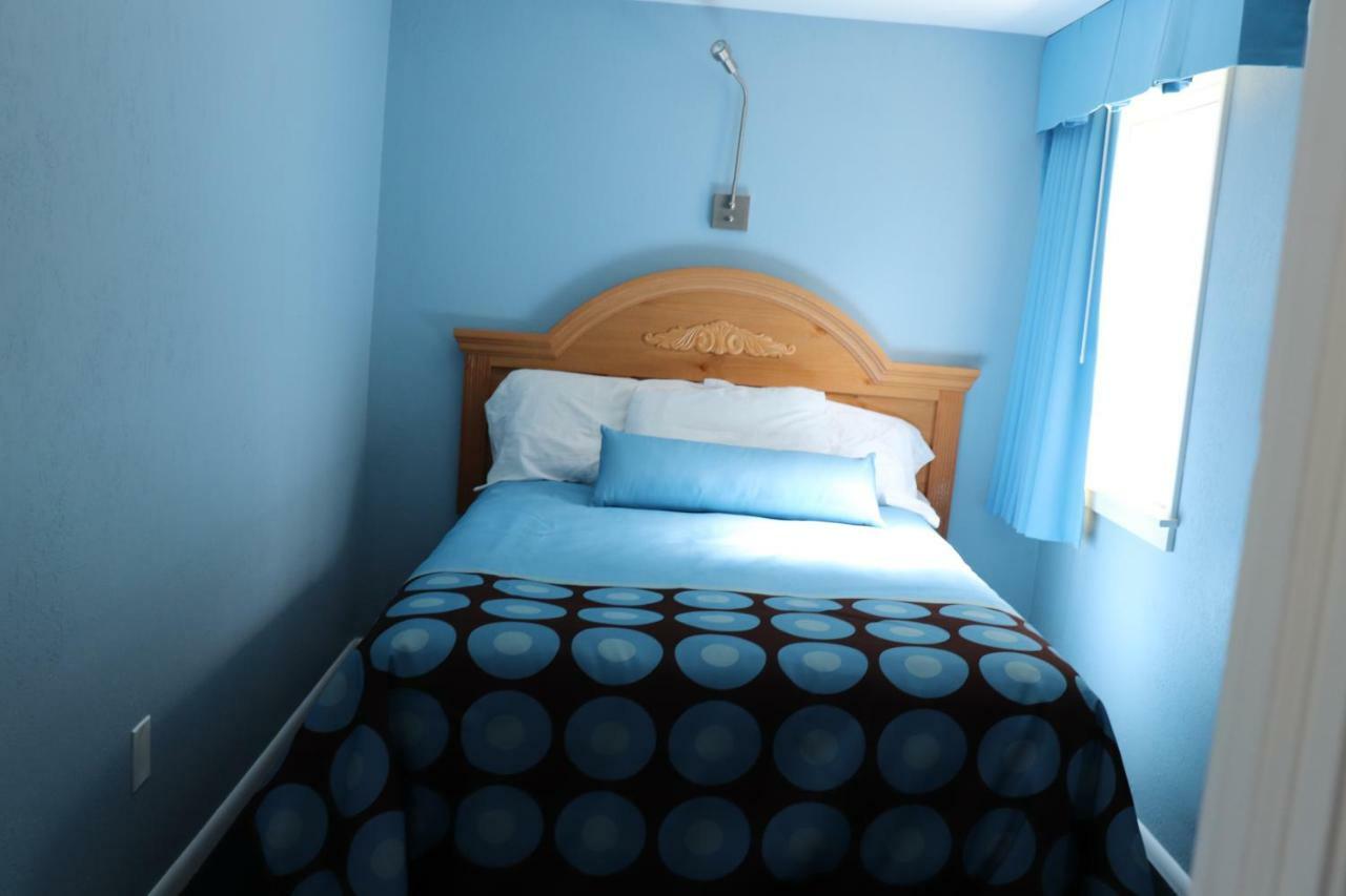 Hitching Post Country Motel Cornwall エクステリア 写真