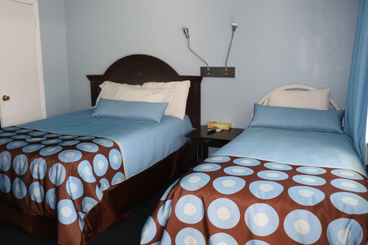 Hitching Post Country Motel Cornwall エクステリア 写真