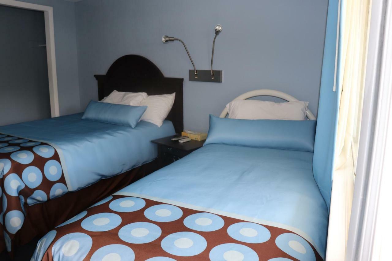 Hitching Post Country Motel Cornwall エクステリア 写真