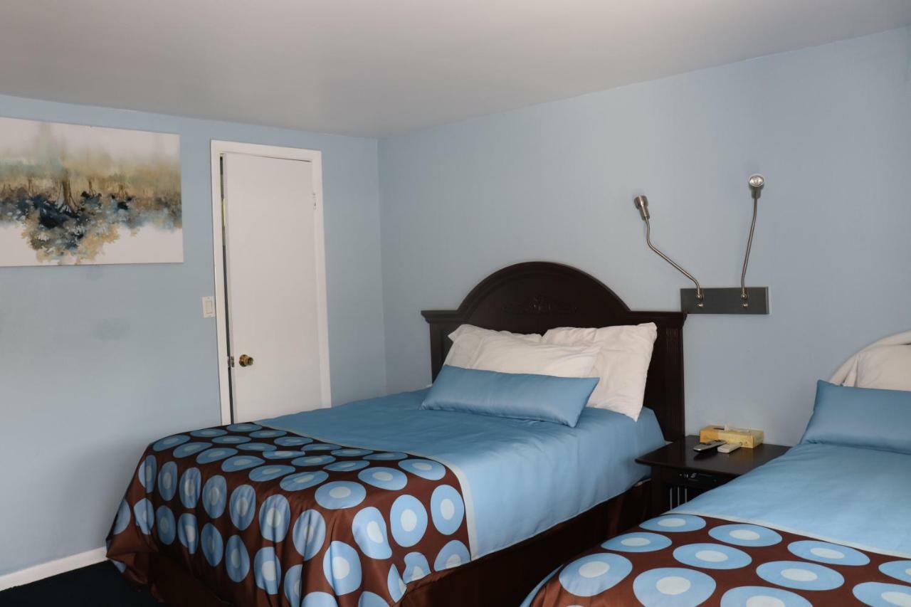 Hitching Post Country Motel Cornwall エクステリア 写真