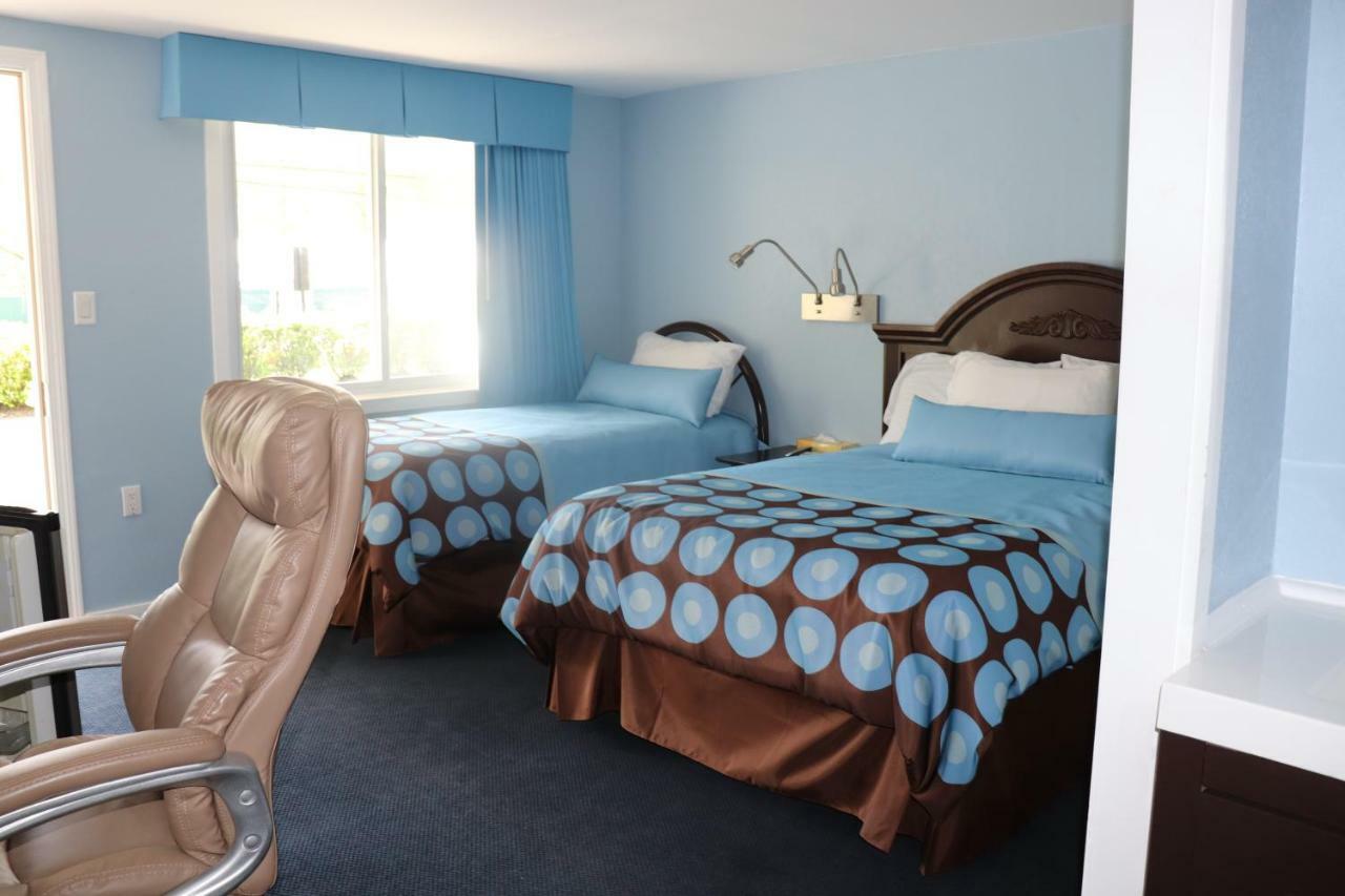 Hitching Post Country Motel Cornwall エクステリア 写真