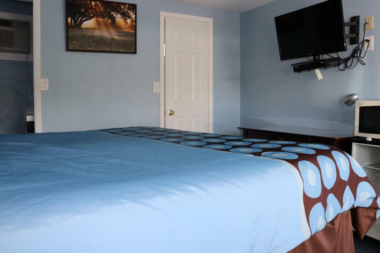Hitching Post Country Motel Cornwall エクステリア 写真