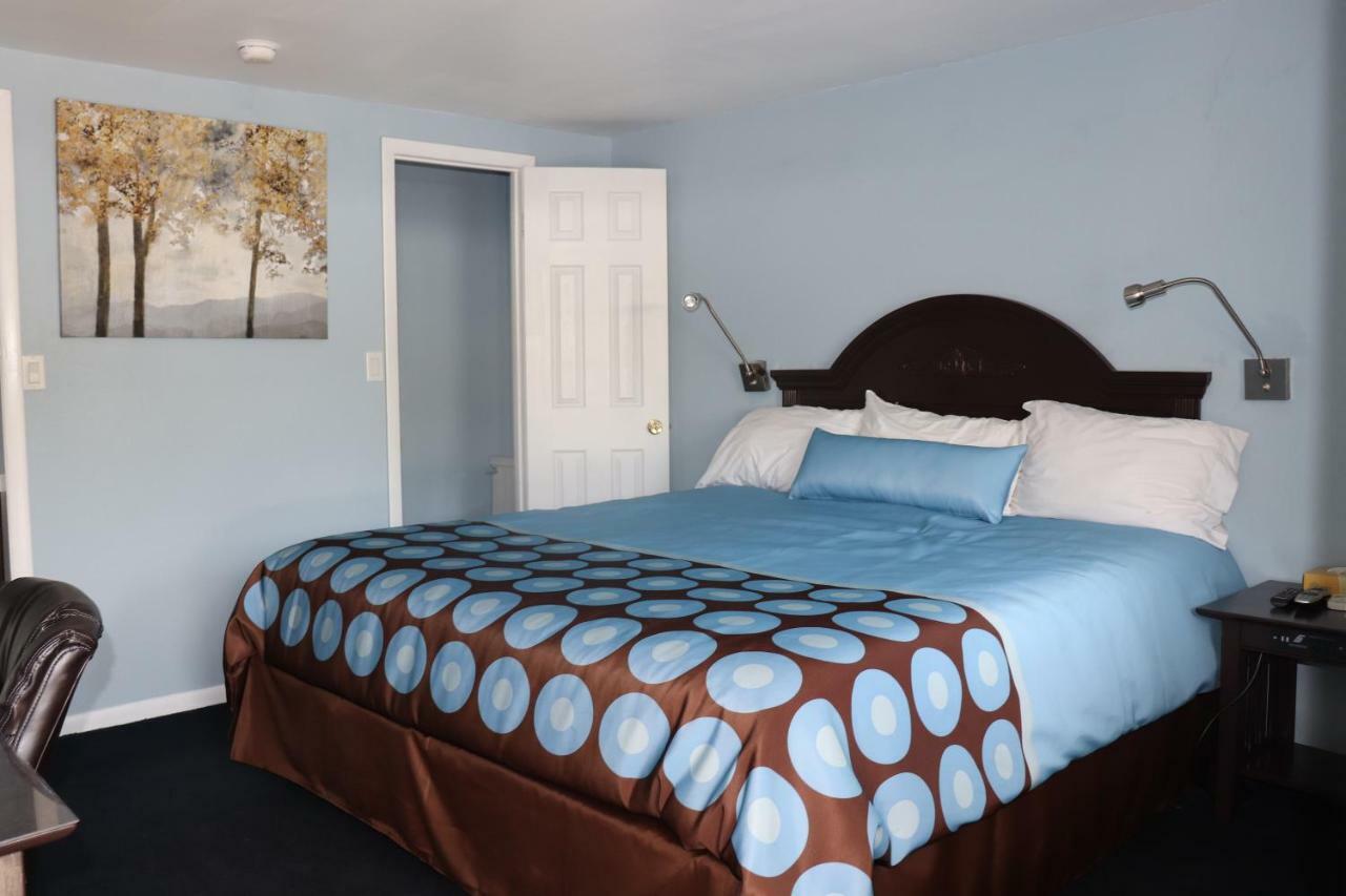 Hitching Post Country Motel Cornwall エクステリア 写真